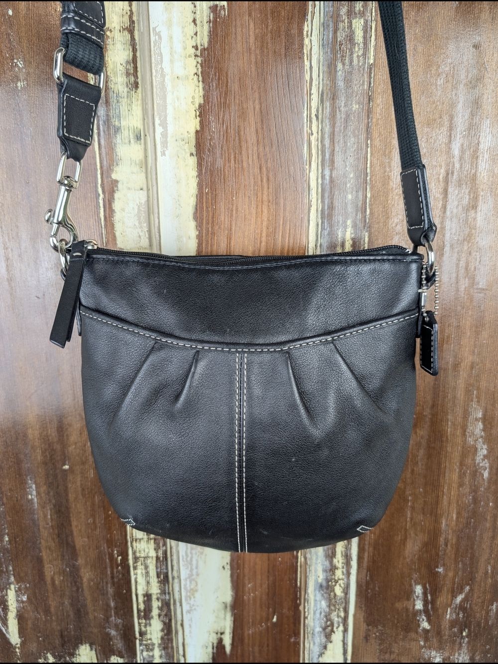 Coach Black Leather Pleated Crossbody Swingpack Bag Minimalist Quiet Luxury